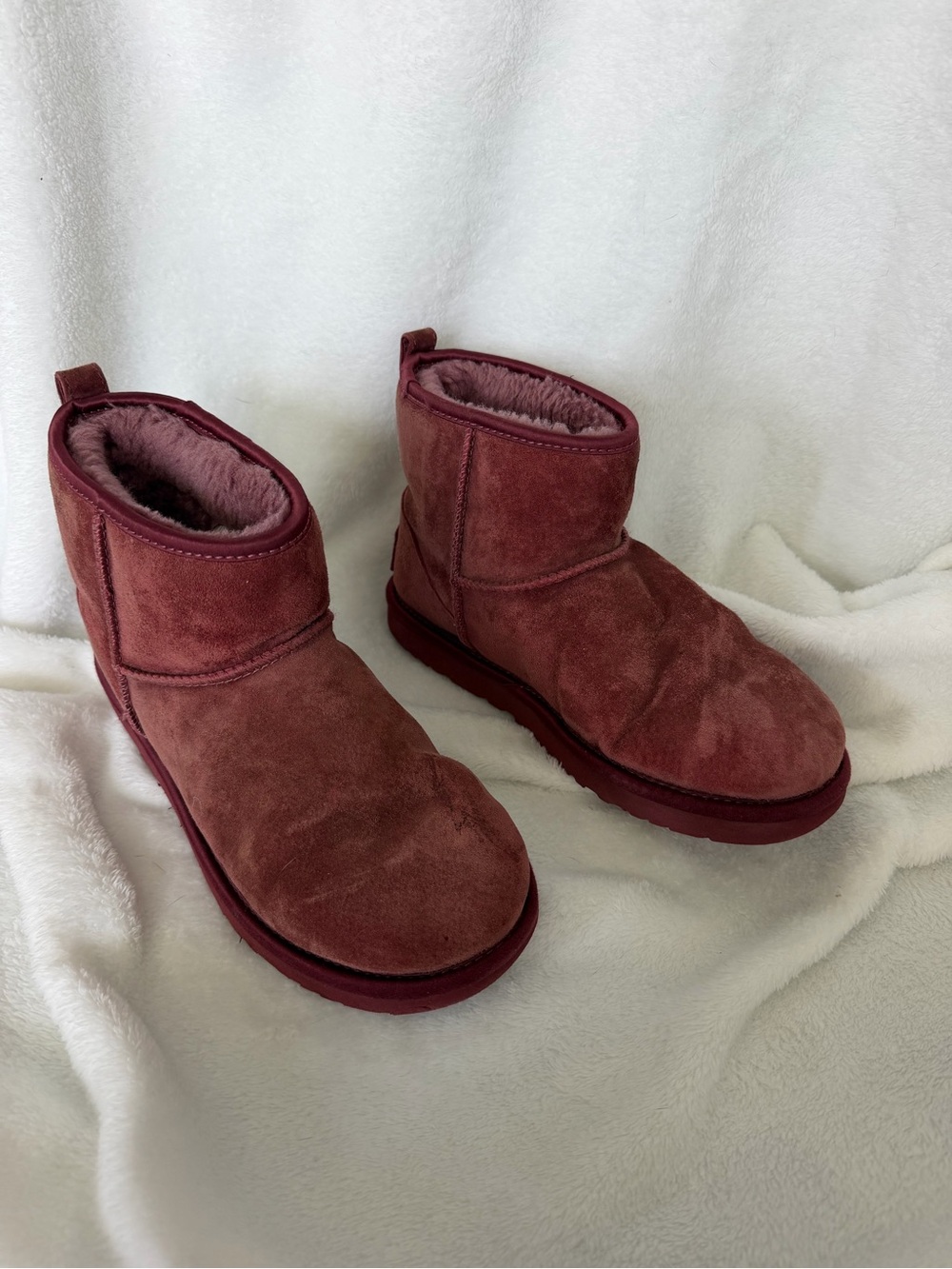 UGG Mini Boot in Burgundy Suede , rhinestones